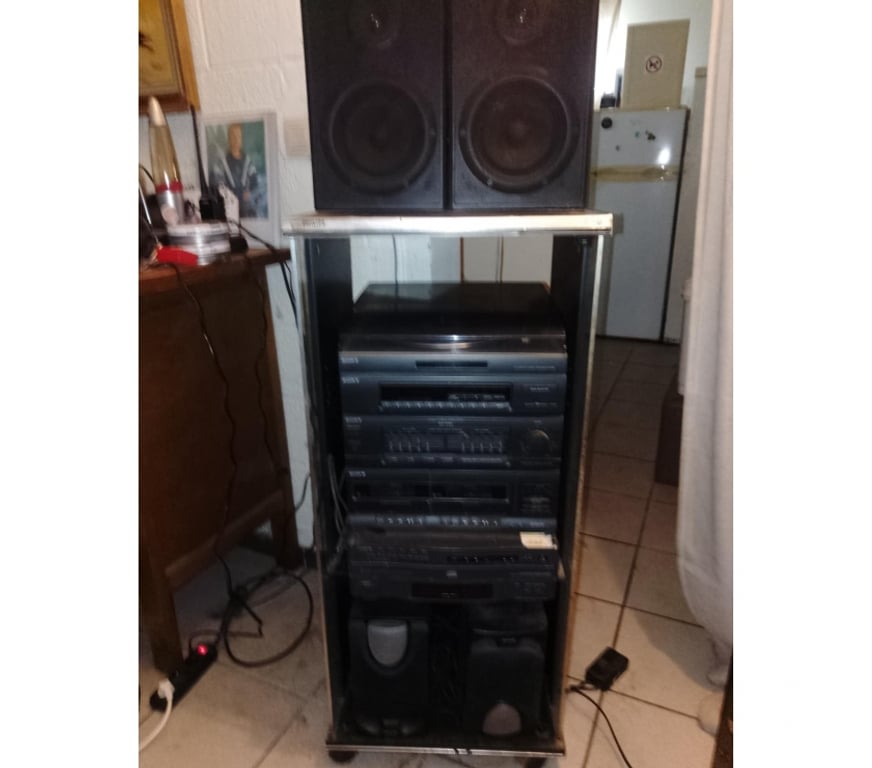 TV - Son - iPod Paliseul Fays-les-Veneurs - Photos Vivastreet Chaine Hifi Sony avec son meuble