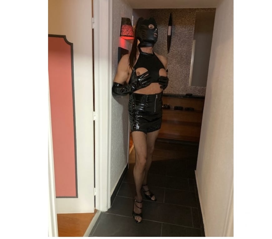 Gay Sint-Martens-Latem Laethem-Saint-Martin - Photos Vivastreet gouinage entre travesties uniquement (bien lire)