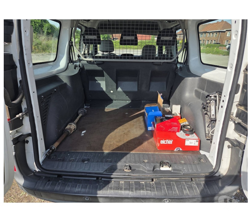 Véhicules commerciaux & utilitaires d'occasion Pont-de-Loup - Photos Vivastreet Renault Kangoo 2018 Double Cabine 86245KM 1.5dci 90cv EU6.