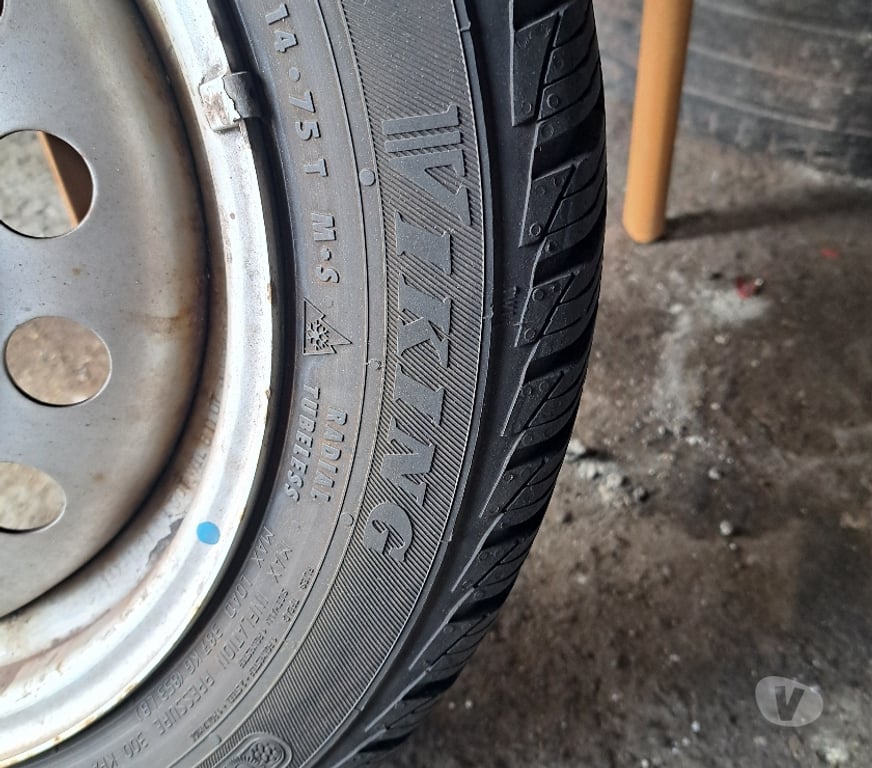 Pièces et services auto Seraing Jemeppe - Photos Vivastreet 4 pneus comme neuve 4 saisons -155-65-14- avec jantes