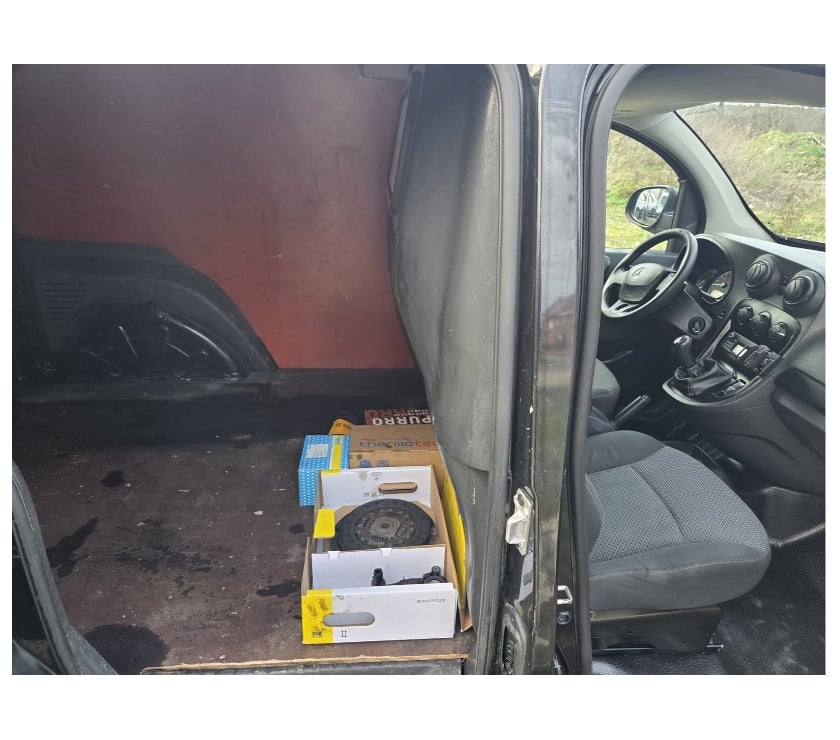 Véhicules commerciaux & utilitaires d'occasion Pont-de-Loup - Photos Vivastreet Mercedes Citan noir 2018 92000km 1.5cdi 80cv 60kw Airco...