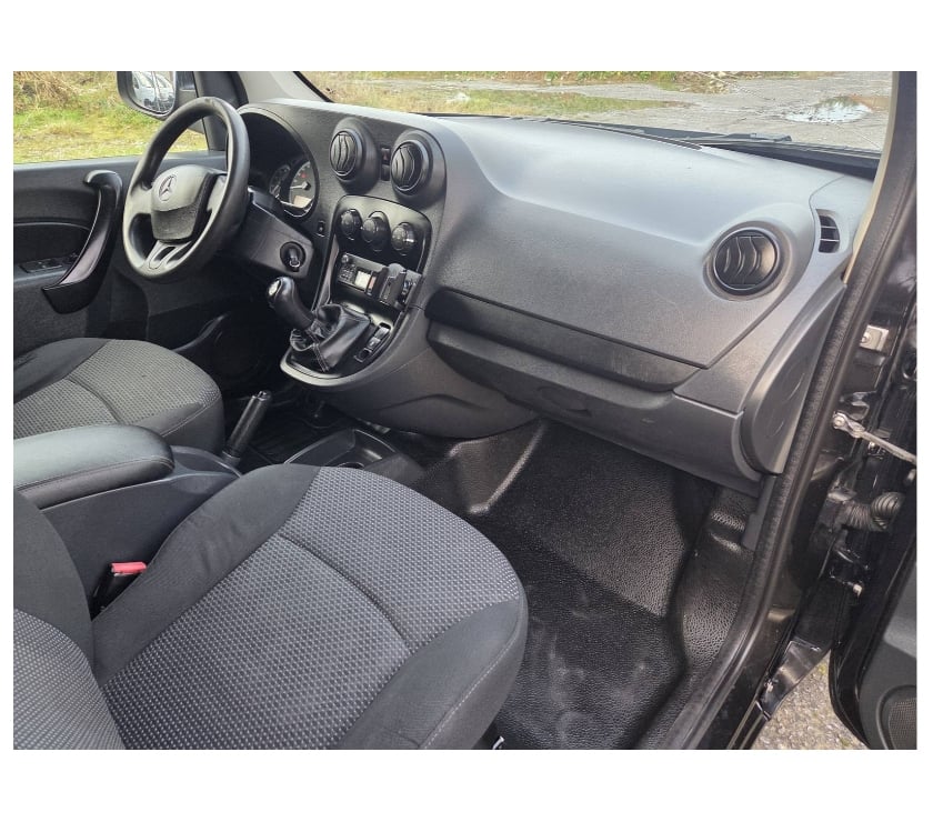 Véhicules commerciaux & utilitaires d'occasion Pont-de-Loup - Photos Vivastreet Mercedes Citan noir 2018 92000km 1.5cdi 80cv 60kw Airco...