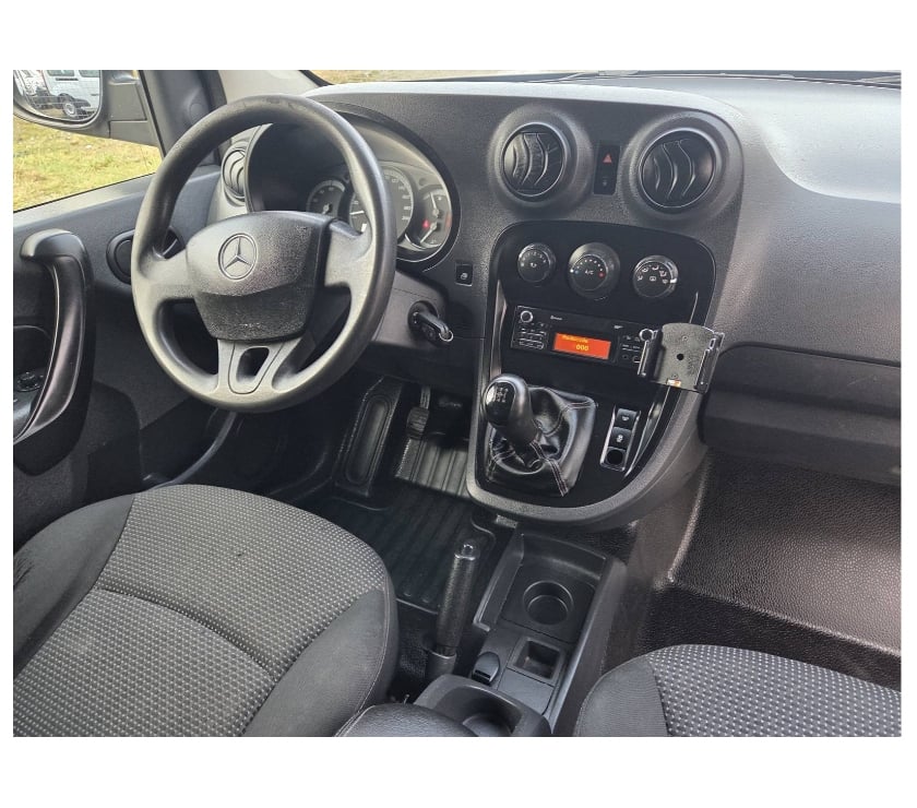 Véhicules commerciaux & utilitaires d'occasion Pont-de-Loup - Photos Vivastreet Mercedes Citan noir 2018 92000km 1.5cdi 80cv 60kw Airco...