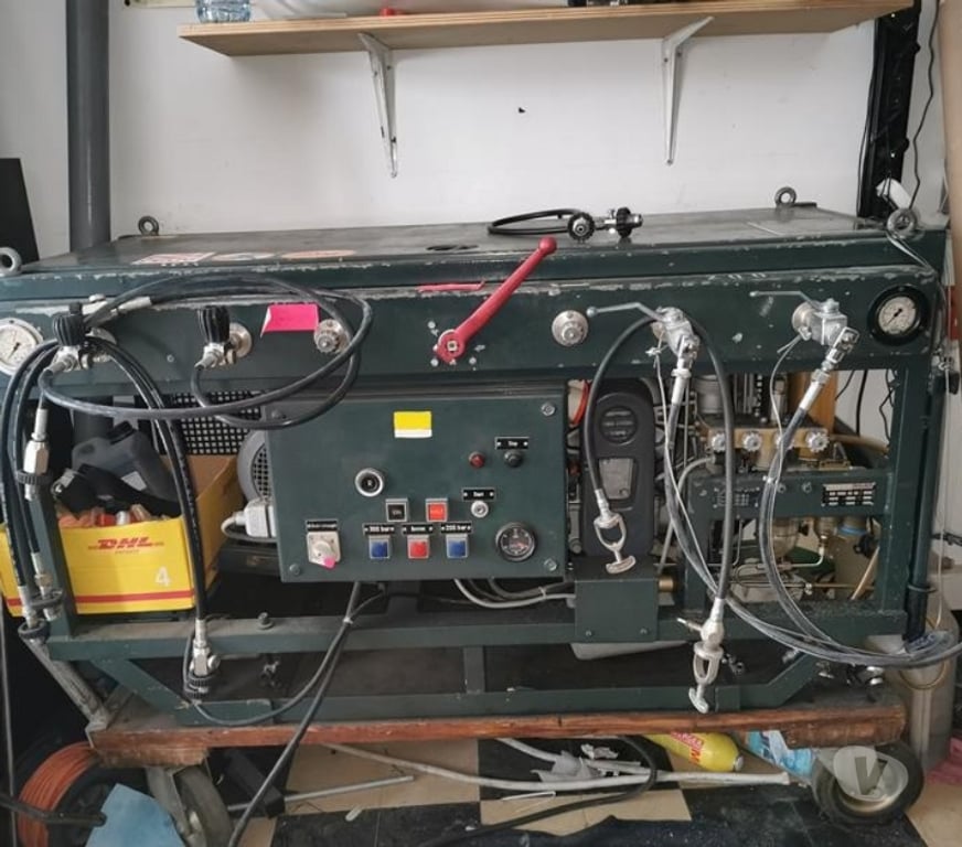 Matériel de sport Jumet Jumet-Centrum - Photos Vivastreet compresseur Haute Pression 230 300 bars