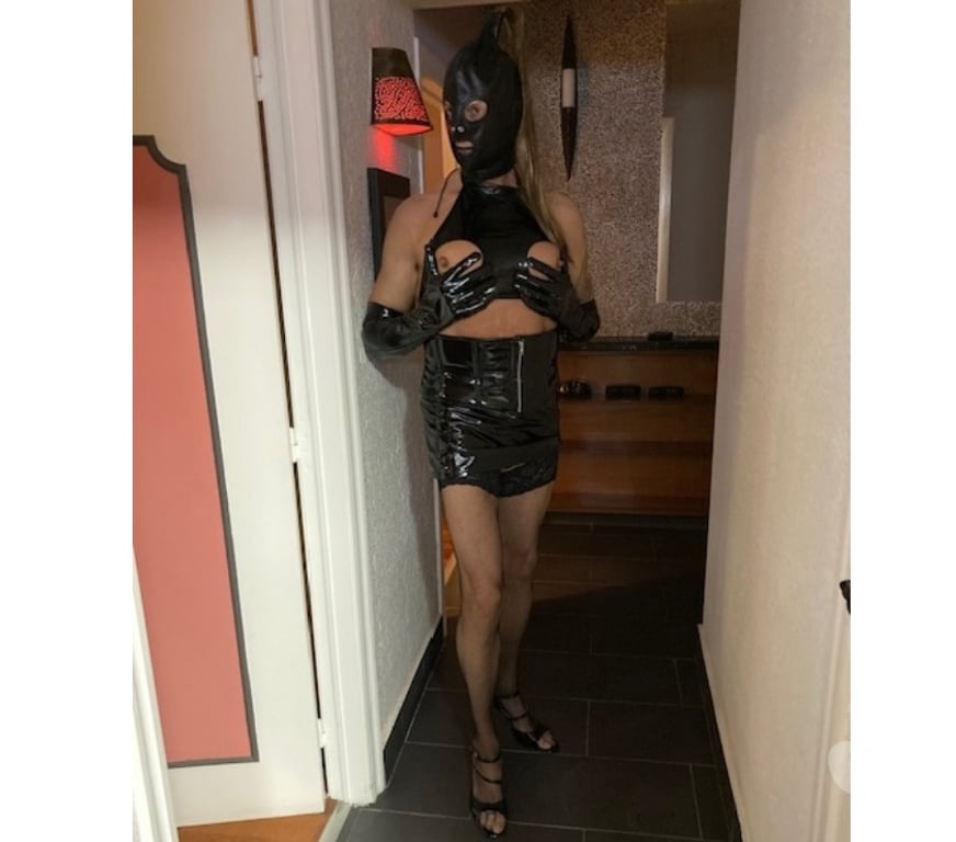 Gay Laeken - Photos Vivastreet 2 travesties recherchent 3ième sissy