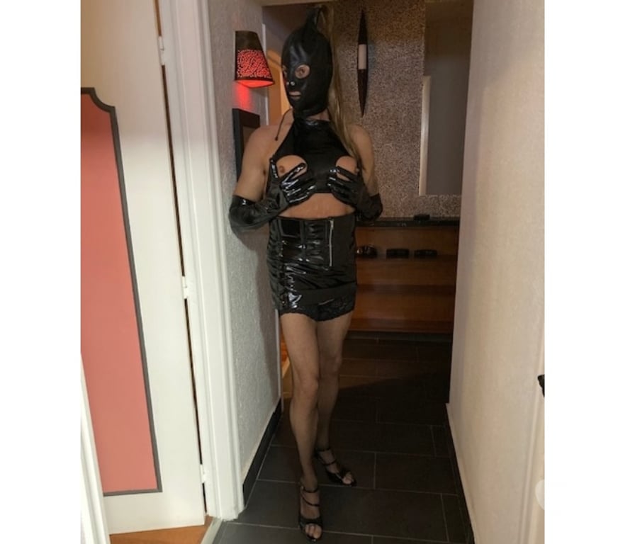 Gay Laeken - Photos Vivastreet Entre travesties uniquement