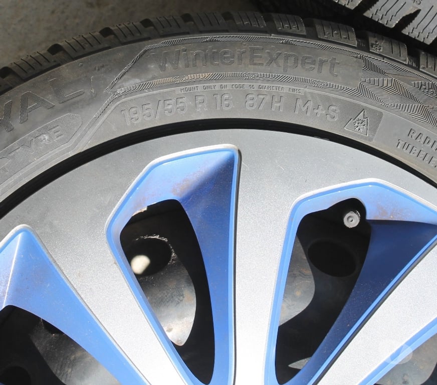 Pièces et services auto Philippeville - Photos Vivastreet 4x pneus hiver + jantes + enjoliveurs