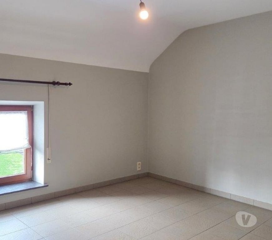 Location appartement Bertrix - Photos Vivastreet 6880 JEHONVILLE : spacieux appartement-duplex avec parking.