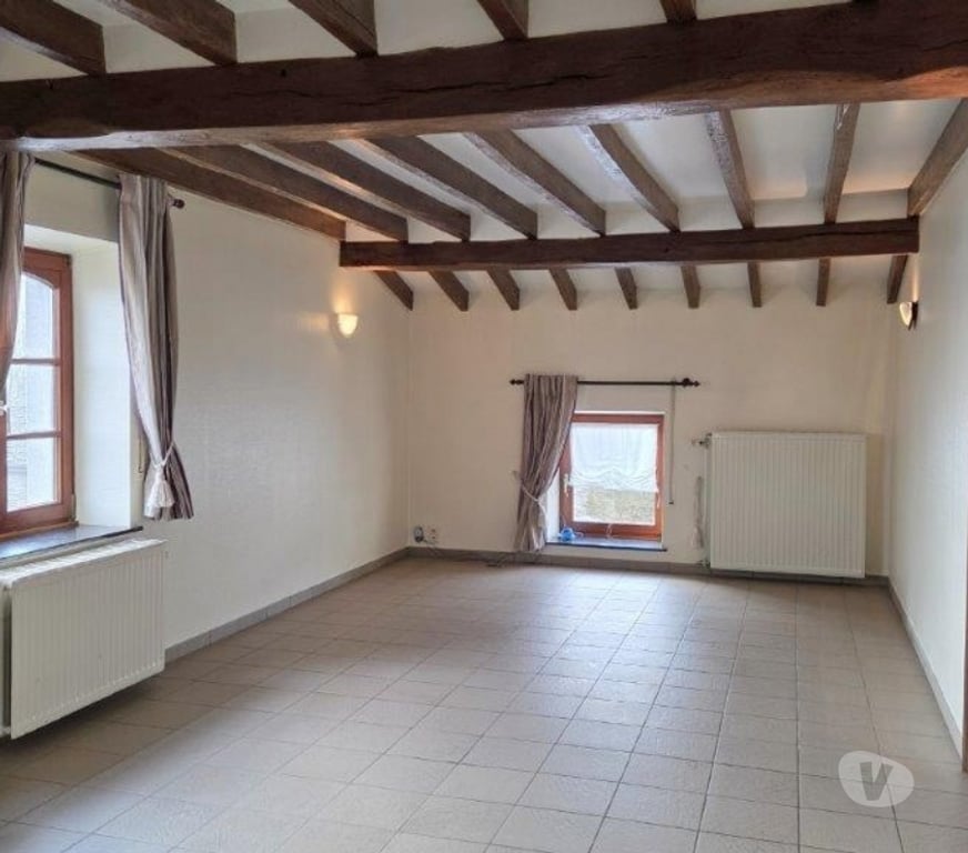 Location appartement Bertrix - Photos Vivastreet 6880 JEHONVILLE : spacieux appartement-duplex avec parking.