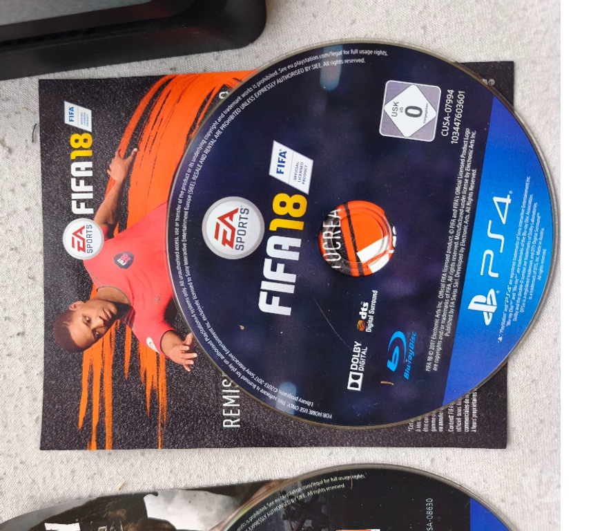 Jeux vidéo & consoles Soumagne Soumagne-Centrum - Photos Vivastreet Ps4+sac original ps4+jeux+2 manettes