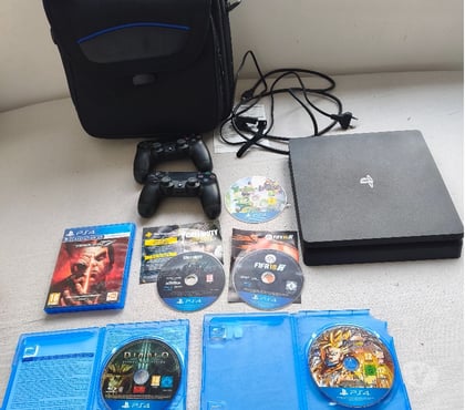 Jeux vidéo & consoles Soumagne-Centrum Soumagne - Photos Vivastreet Ps4+sac original ps4+jeux+2 manettes