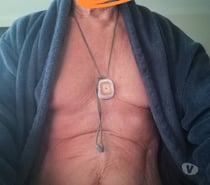 Qui me montre son superbe corps nu recto verso et bite en