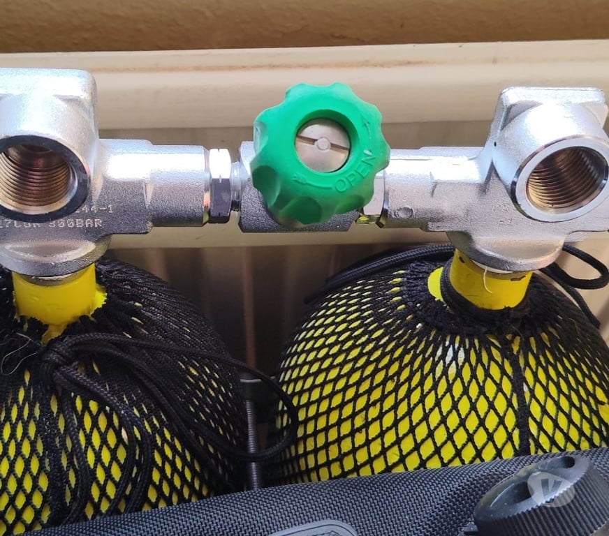 Matériel de sport Saint-Gilles - Photos Vivastreet Gilet stab de plongée Tec avec bouteilles inclus