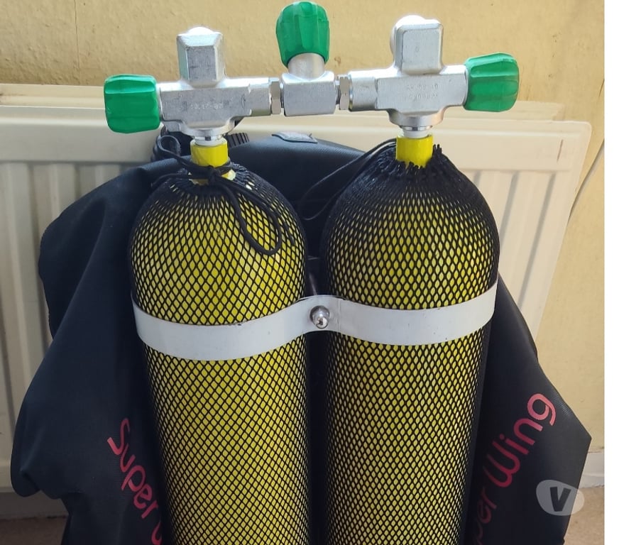 Matériel de sport Saint-Gilles - Photos Vivastreet Gilet stab de plongée Tec avec bouteilles inclus