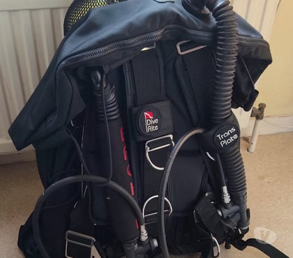 Matériel de sport - Photos Vivastreet Gilet stab de plongée Tec avec bouteilles inclus