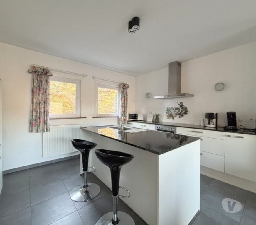 Annonce maison Bouillon Bouillon-Centrum - Photos Vivastreet BOUILLON : Spacieuse maison 4faç (2011),24 ares,belle vue.