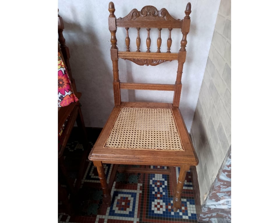 Meubles & Décoration Tournai Tournai-Centrum - Photos Vivastreet ancienne table a manger avec 6 chaises