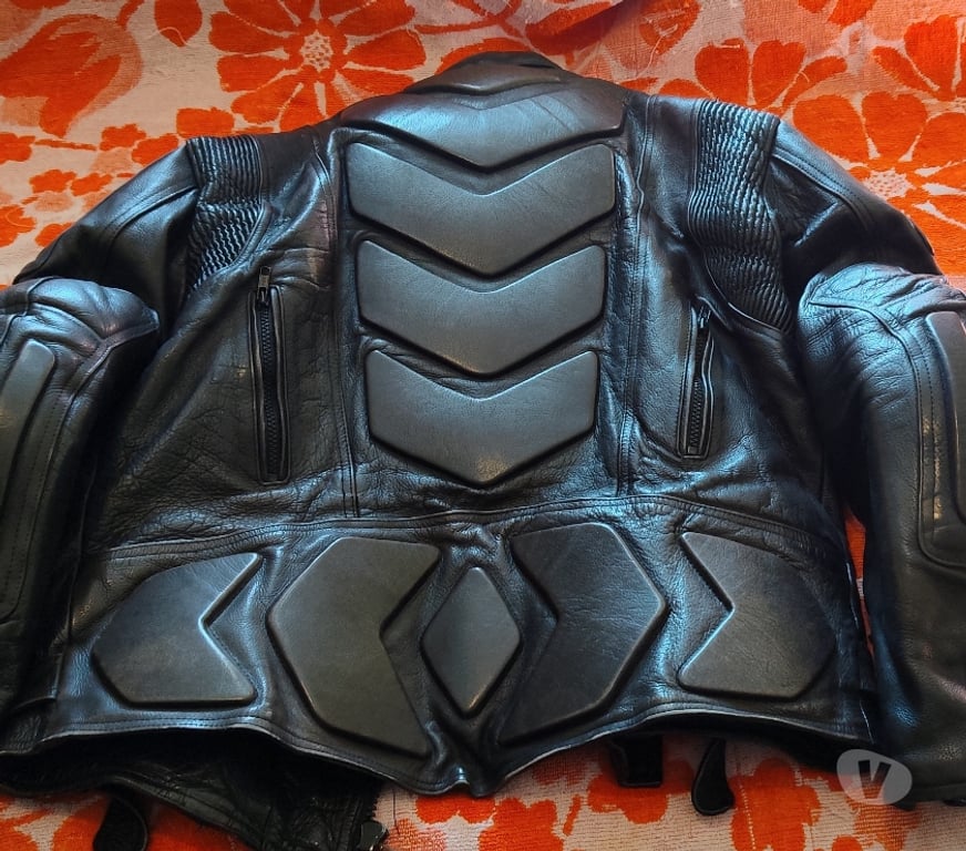 Matériel de sport Saint-Gilles - Photos Vivastreet Jaquette de protection pour motard en cuir.