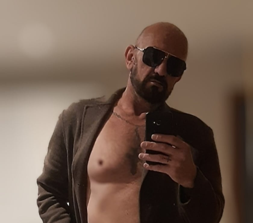 Gay Charleroi Mont-sur-Marchienne - Photos Vivastreet Lope avale pisse nettoye bite et cul odorant