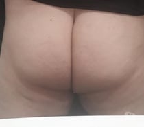 je suis nu je vous attend pour vous sucer ou m enculer