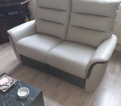 Meubles & Décoration Tournai-Centrum Tournai - Photos Vivastreet canapé 2place gris claire présque neuf