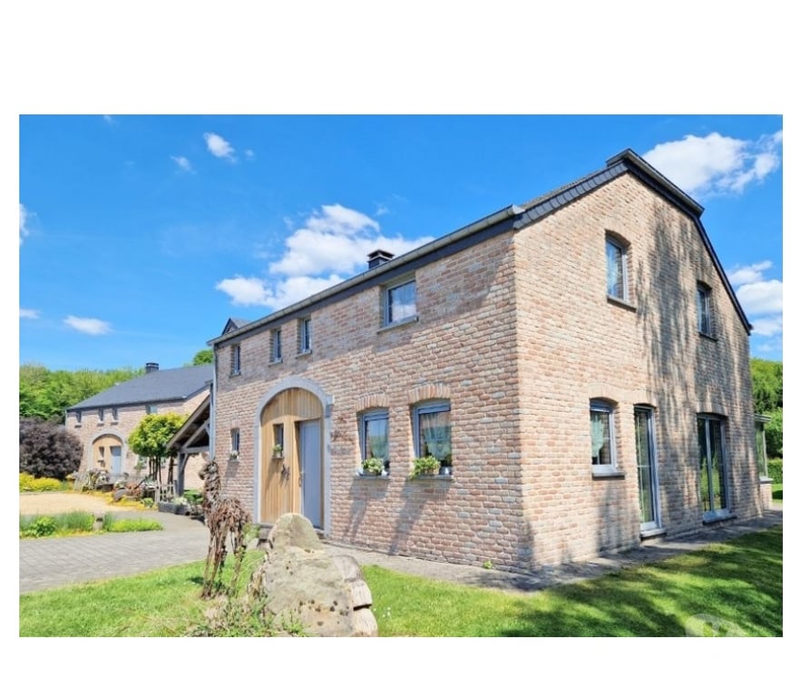 Annonce maison Baillamont - Photos Vivastreet Bievre : magnifique gite avec piscine sur 33a 53ca.