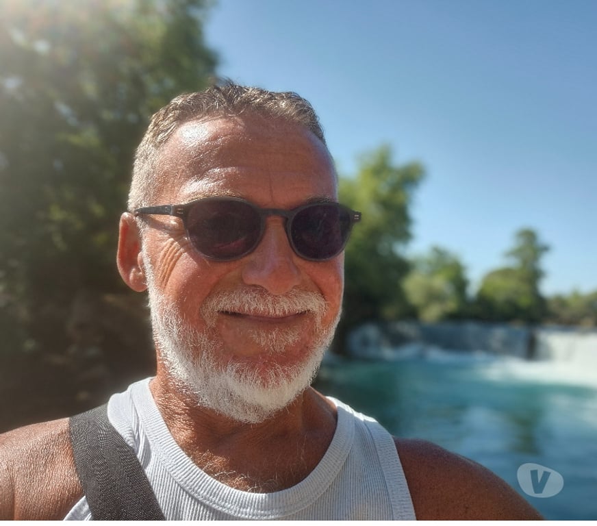 Gay Laeken - Photos Vivastreet Mes mains sur ton corps