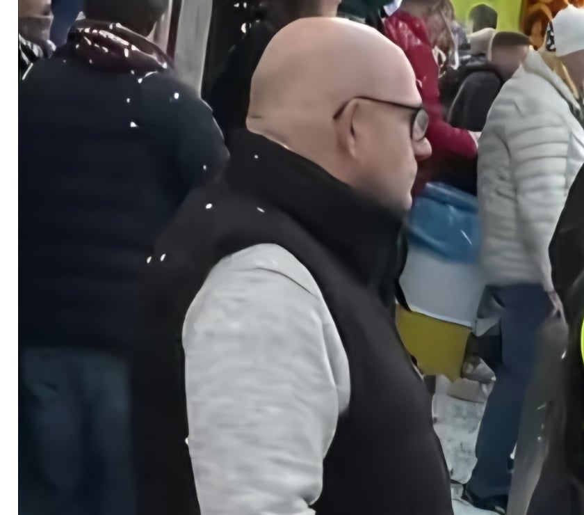 Cherche dame qui aime etre touchée par un inconnu.