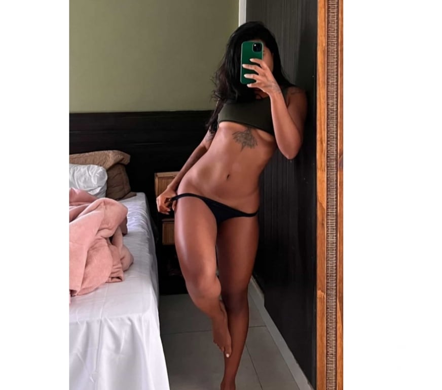 Escort Saint-Josse-ten-Noode - Photos Vivastreet VIVI, Première fois dans votre ville