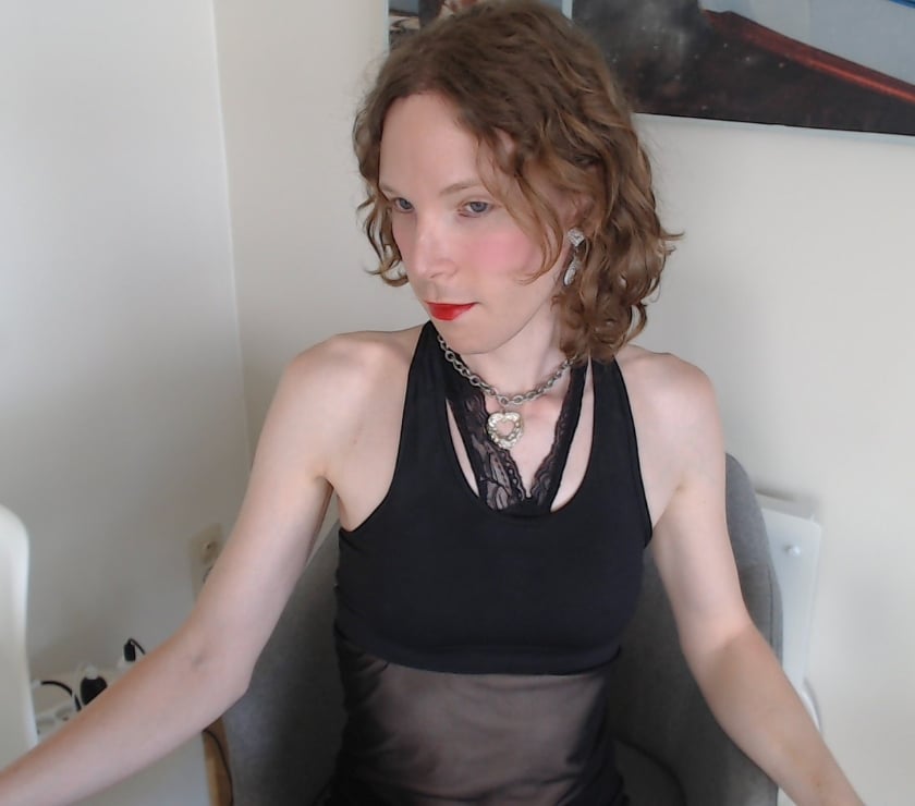 Escort Ostende - Photos Vivastreet Sexy jeune transgenre androgyne masseuse professionnelle