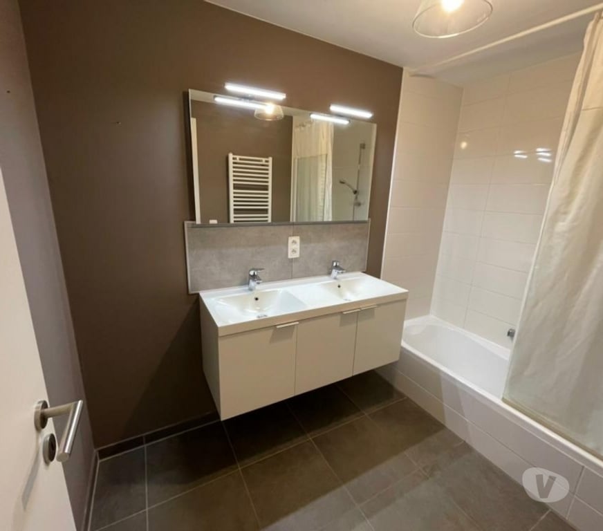 Location appartement Molenbeek-Saint-Jean - Photos Vivastreet Appartement 2 chambres+ garage+ terrasse -Mettewie