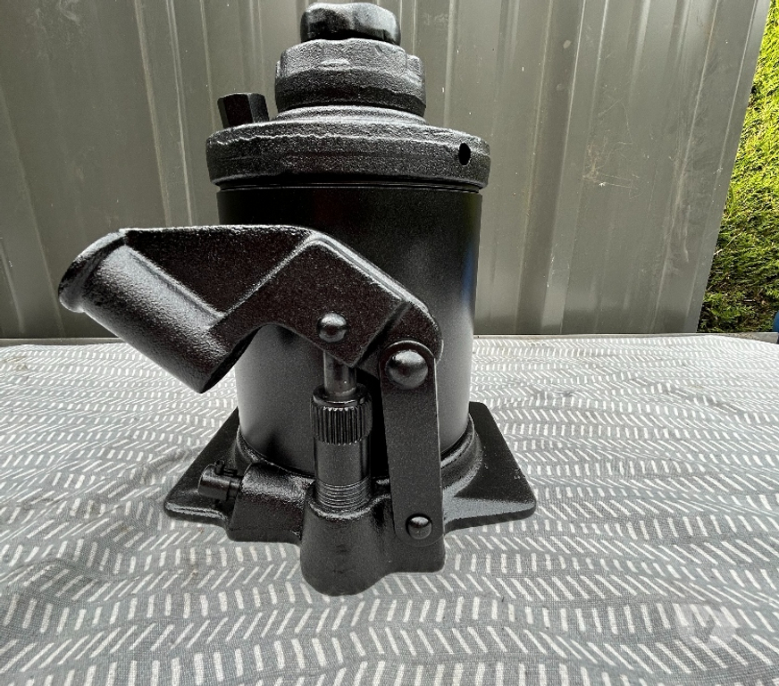 Equipements utilitaire Mons Nimy - Photos Vivastreet Crics bouteille 12 T made in Germany