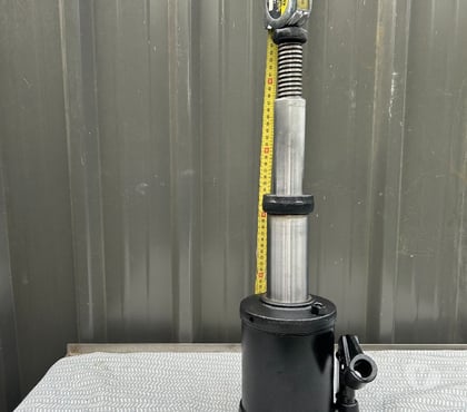 Equipements utilitaire Nimy Mons - Photos Vivastreet Crics bouteille 12 T made in Germany