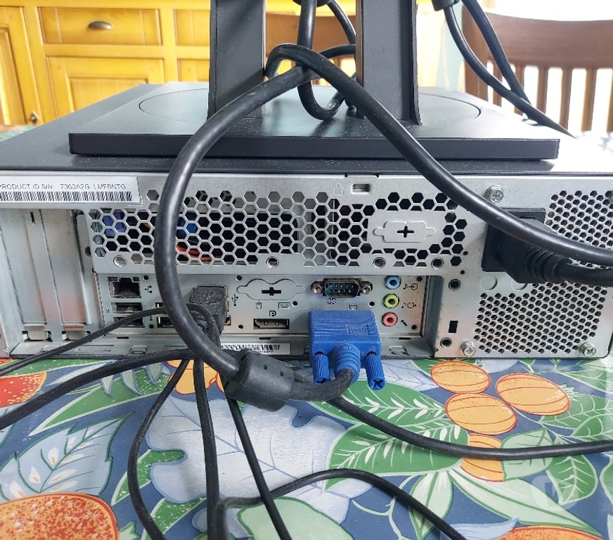 Informatique Courcelles Trazegnies - Photos Vivastreet PC de bureau LENOVO INTEL CELERON
