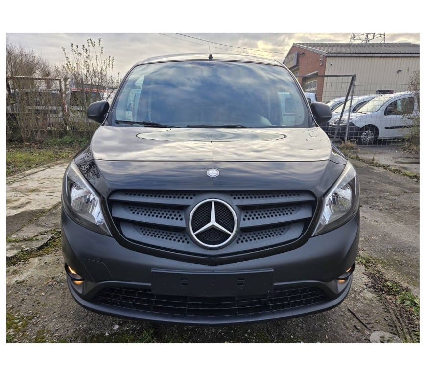 Véhicules commerciaux & utilitaires d'occasion Pont-de-Loup - Photos Vivastreet Mercedes Citan noir 92000km 1.5cdi 80cv 60kw euro6 Airco..