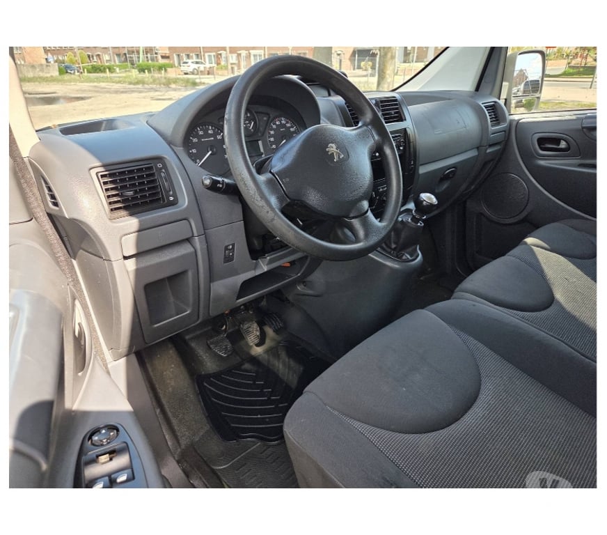 Véhicules commerciaux & utilitaires d'occasion Aiseau - Photos Vivastreet Peugeot Expert Tepee 9Places Minibus 2.0hdi 120cv 6v Airco