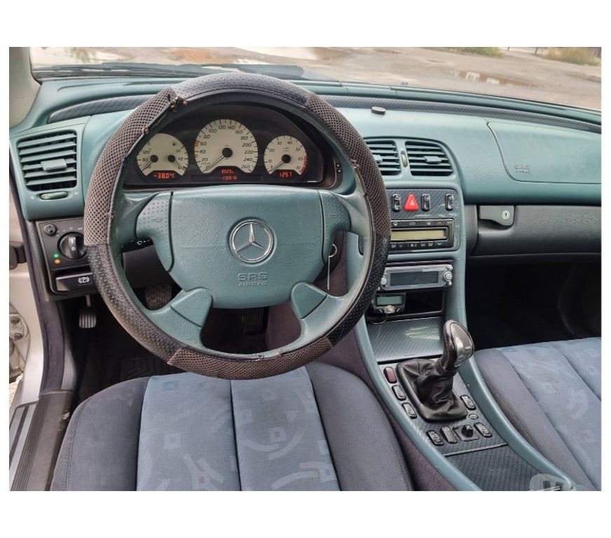 Voiture à vendre Pont-de-Loup - Photos Vivastreet Mercedes CLK230 Compressor Cabriolet 2.3i 193cv 172000km