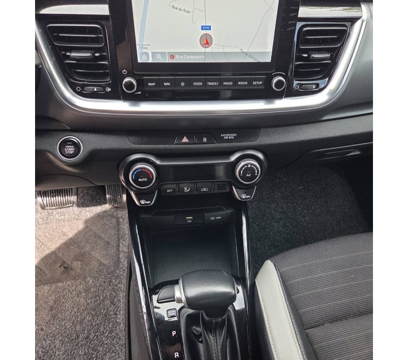 Voiture à vendre Pont-de-Loup - Photos Vivastreet Kia Stonic 2021 1.0i hybride 120cv boite auto Gps Ac jantes
