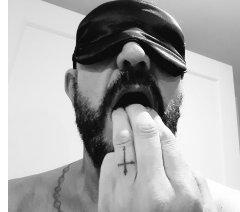 Gay Mont-sur-Marchienne Charleroi - Photos Vivastreet Urinoir reçois yeux bander