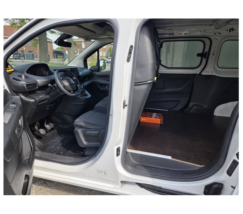 Véhicules commerciaux & utilitaires d'occasion Pont-de-Loup - Photos Vivastreet Peugeot Partner Maxi 3places 24000km 1.5hdi 100cv airco..