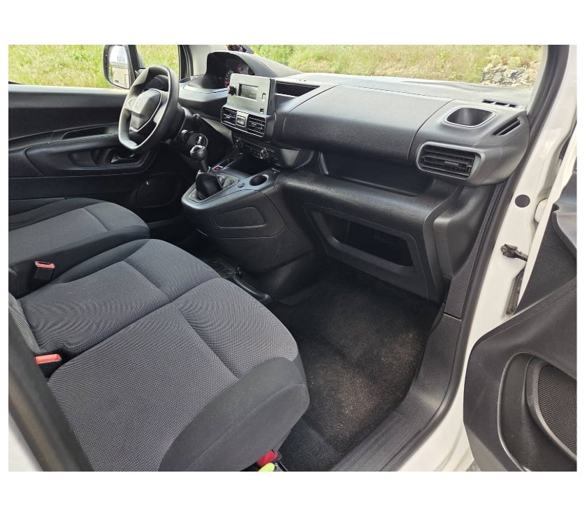 Véhicules commerciaux & utilitaires d'occasion Pont-de-Loup - Photos Vivastreet Peugeot Partner Maxi 3places 24000km 1.5hdi 100cv airco..