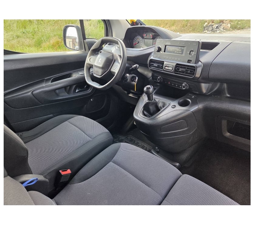 Véhicules commerciaux & utilitaires d'occasion Pont-de-Loup - Photos Vivastreet Peugeot Partner Maxi 3places 24000km 1.5hdi 100cv airco..