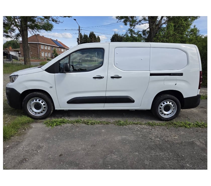 Véhicules commerciaux & utilitaires d'occasion Pont-de-Loup - Photos Vivastreet Peugeot Partner Maxi 3places 24000km 1.5hdi 100cv airco..