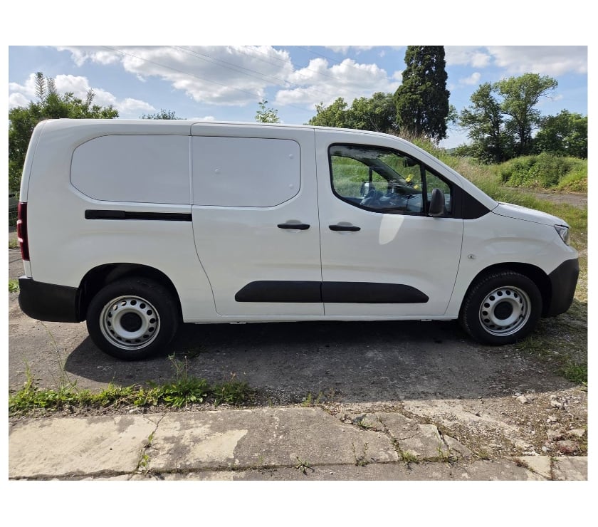 Véhicules commerciaux & utilitaires d'occasion Pont-de-Loup - Photos Vivastreet Peugeot Partner Maxi 3places 24000km 1.5hdi 100cv airco..