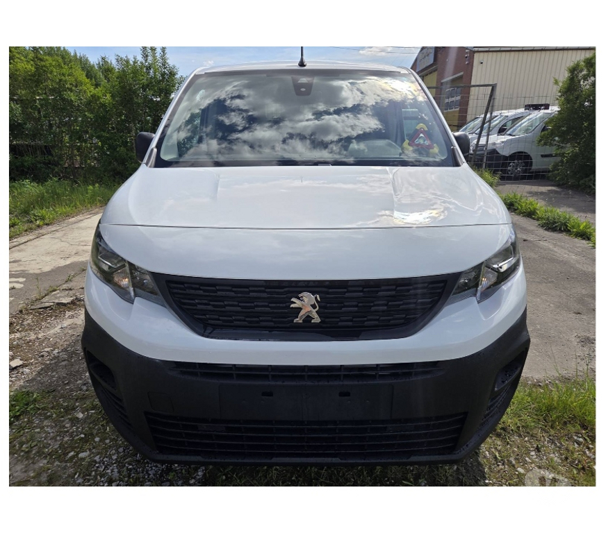 Véhicules commerciaux & utilitaires d'occasion Pont-de-Loup - Photos Vivastreet Peugeot Partner Maxi 3places 24000km 1.5hdi 100cv airco..