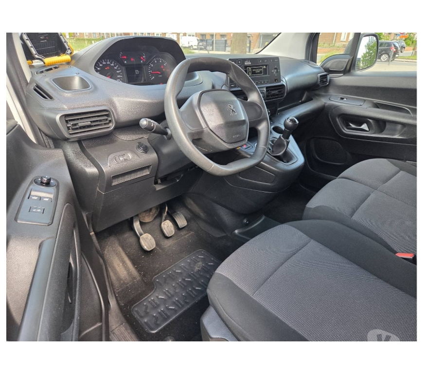 Véhicules commerciaux & utilitaires d'occasion Pont-de-Loup - Photos Vivastreet Peugeot Partner Maxi 3places 24000km 1.5hdi 100cv airco..