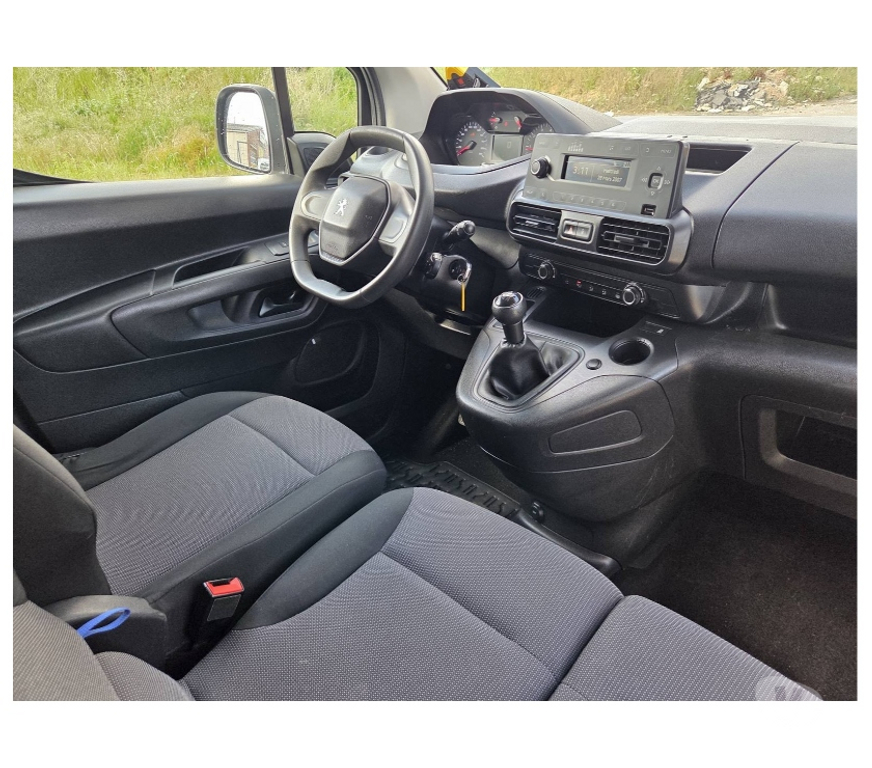 Véhicules commerciaux & utilitaires d'occasion Pont-de-Loup - Photos Vivastreet Peugeot Partner Maxi 3places 24000km 1.5hdi 100cv airco..