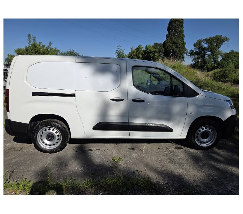 Véhicules commerciaux & utilitaires d'occasion Pont-de-Loup - Photos Vivastreet Citroën Berlingo Maxi 2021 3places 97000km 1.5hdi 100cv Ac