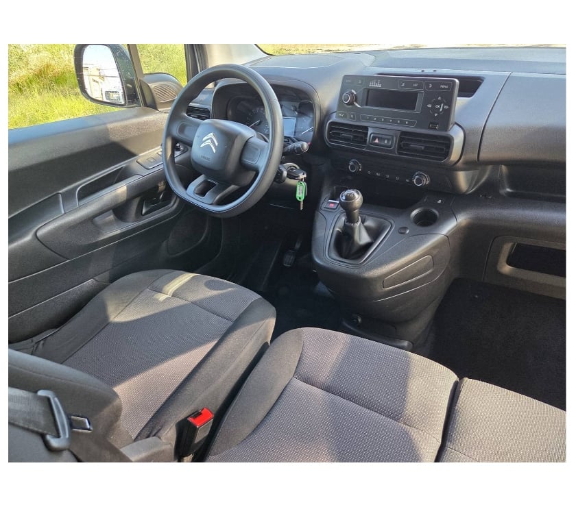 Véhicules commerciaux & utilitaires d'occasion Pont-de-Loup - Photos Vivastreet Citroën Berlingo Maxi 2021 3places 97000km 1.5hdi 100cv Ac