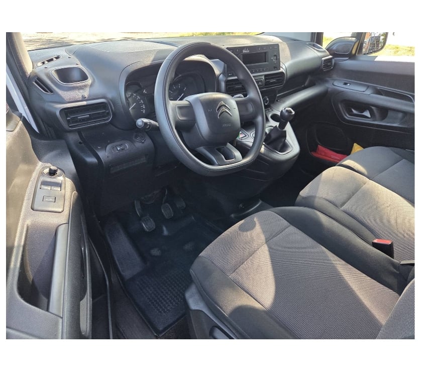 Véhicules commerciaux & utilitaires d'occasion Pont-de-Loup - Photos Vivastreet Citroën Berlingo Maxi 2021 3places 97000km 1.5hdi 100cv Ac